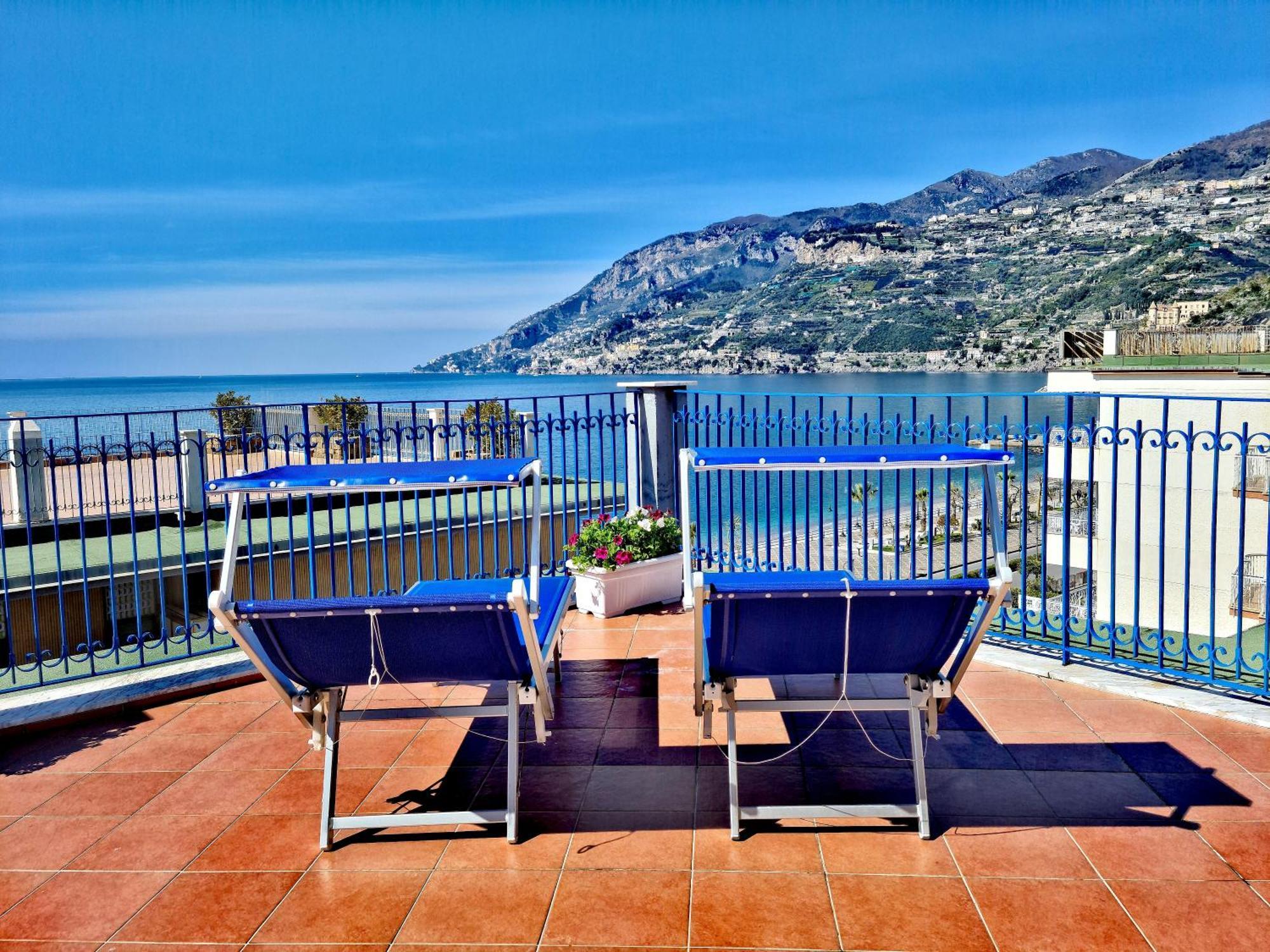 Apartmán A Terrace On The Sea Maiori Exteriér fotografie